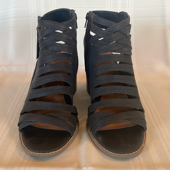 Universal Thread Black Cage Side Zip Booties w/Chunky Block Heel - Size 8.5 Wide - Picture 2 of 13